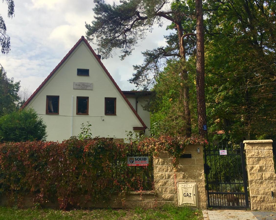 Willa Danusia Milanowek Exterior photo
